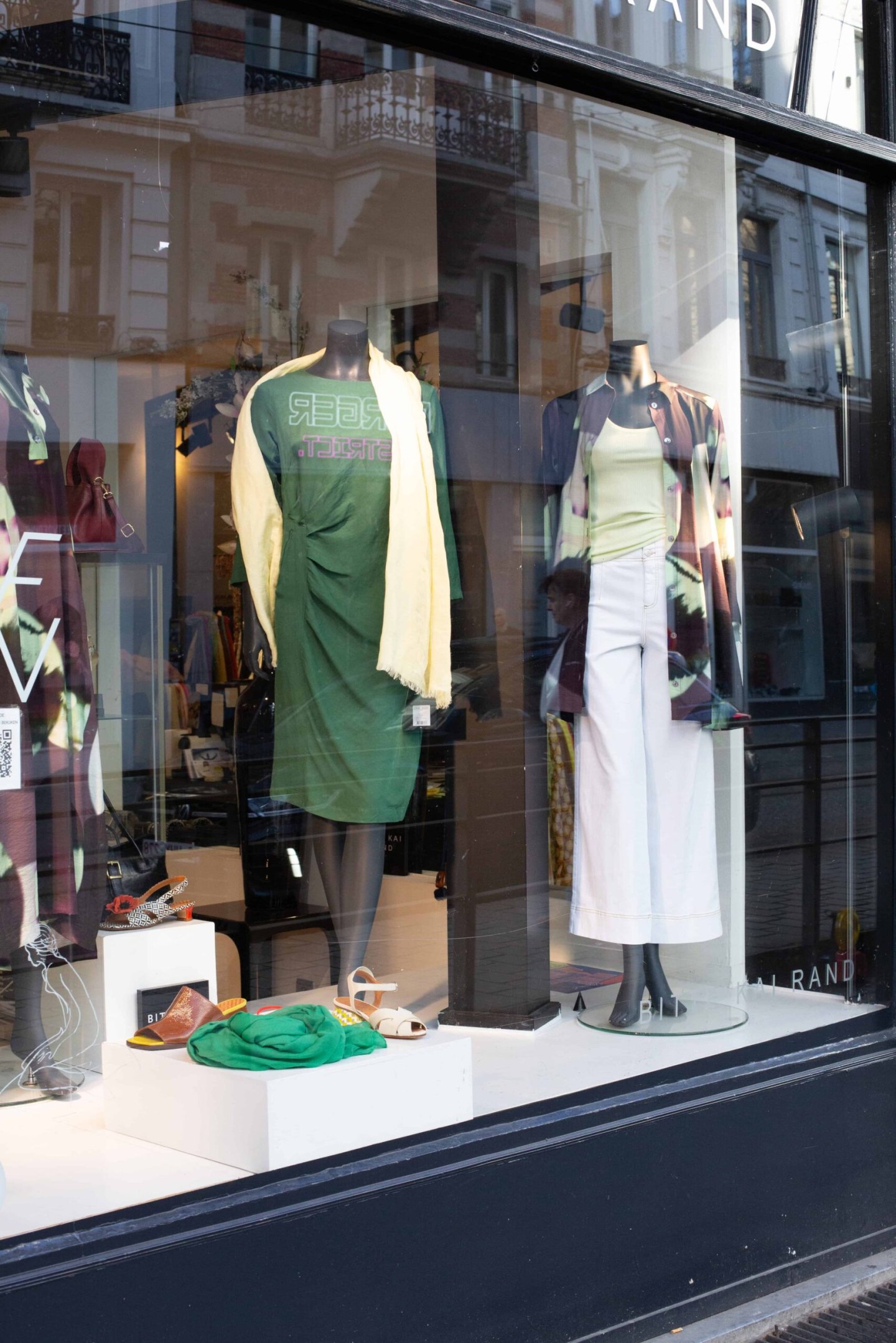 Etalage van de Bitte Kai Rand-winkel in de Nationalestraat in Antwerpen.