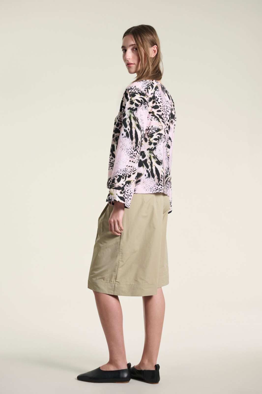 Tsuki V-neck Blouse Kaleido-Scope Orchid 15139