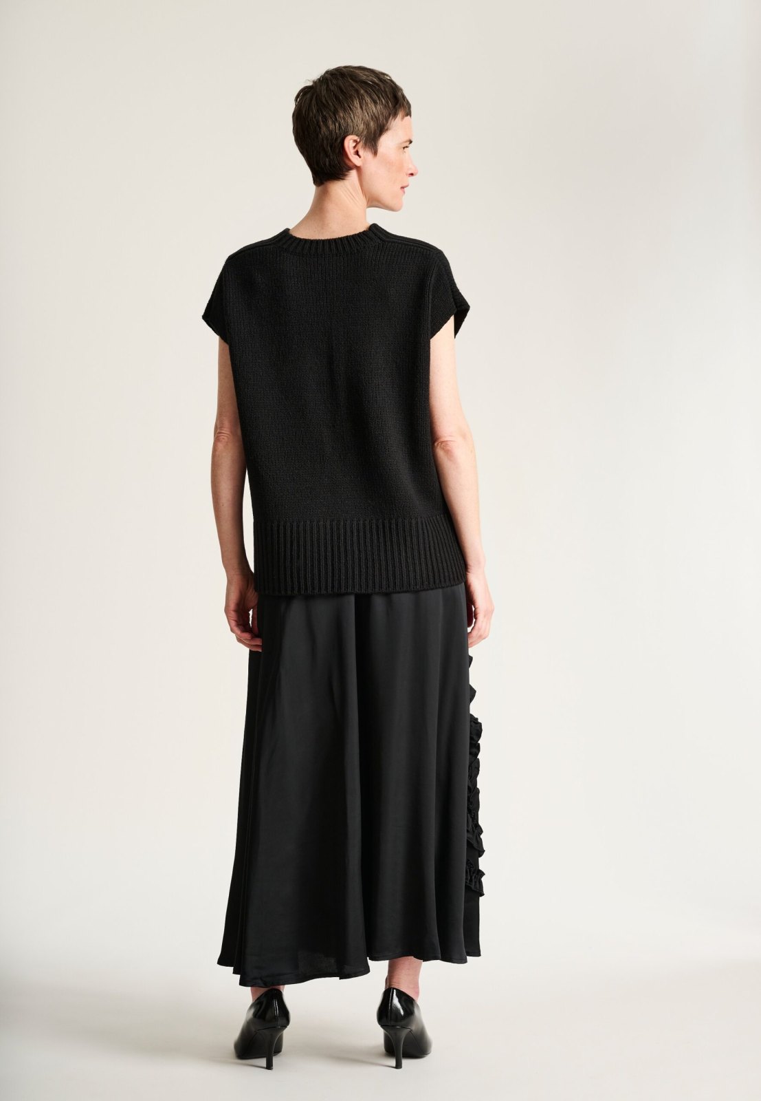 Nitto Sleeveless Blouse Black 15449